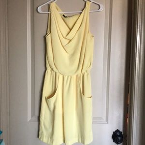 Pretty yellow sun dress!